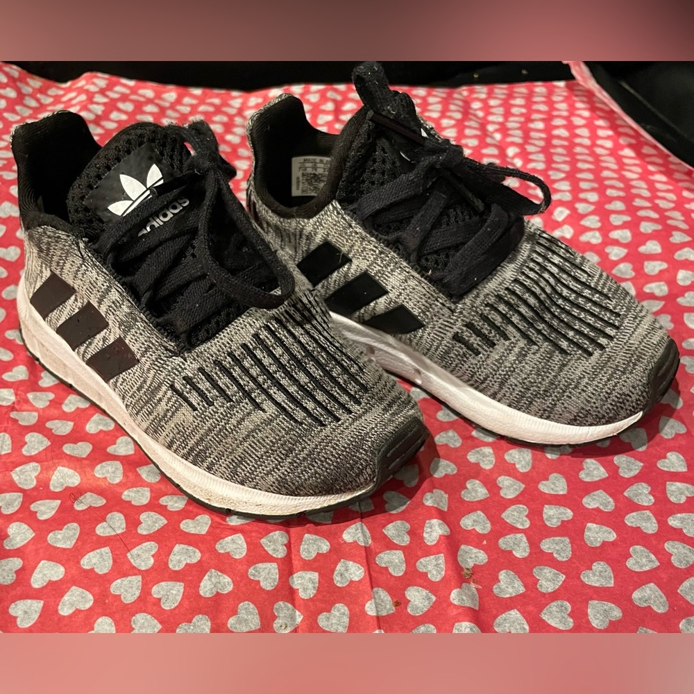 Adidas swift run sneakers
